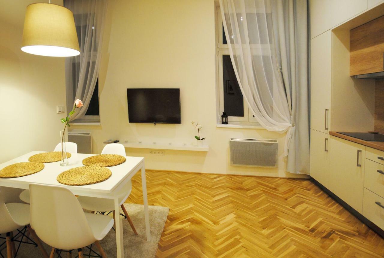 Apartments Centre In Style ออลอโมตซ์ ภายนอก รูปภาพ