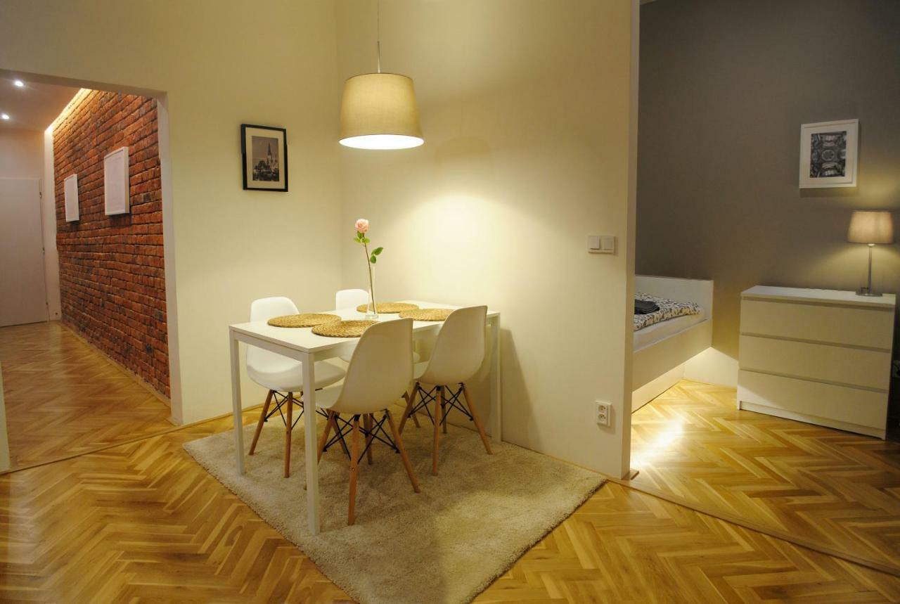 Apartments Centre In Style ออลอโมตซ์ ภายนอก รูปภาพ