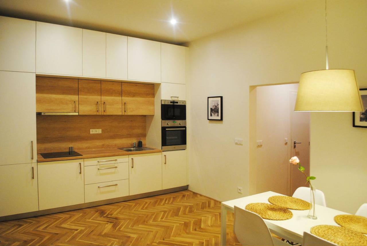 Apartments Centre In Style ออลอโมตซ์ ภายนอก รูปภาพ